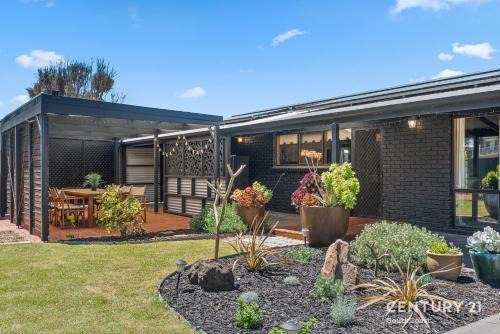 Black Pearl - Aldinga Beach - C21 SouthCoast Holidays