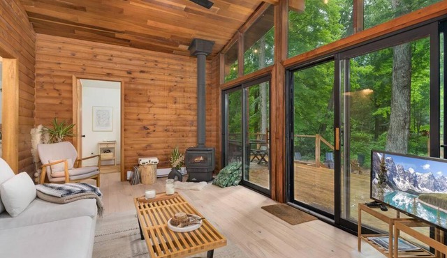 Black River Haus - Scandinavian Riverfront Cabin Muskoka