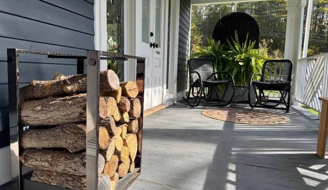 Black Walnut - Historic Country Escape