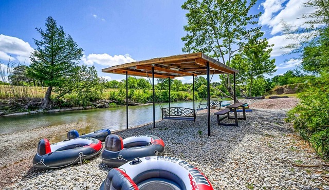 Blanco Riverfront Estate w/2 Homes: 4-Acre Oasis