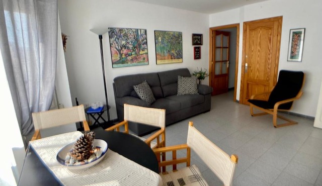 Blanes old town: 2 blocks/2 min walk to the beach