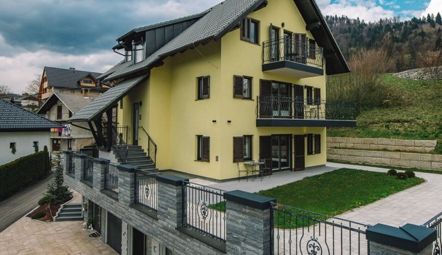 Bled Prestigious and Stylish Apartments - Classic One Bedroom Apartment with Balcony