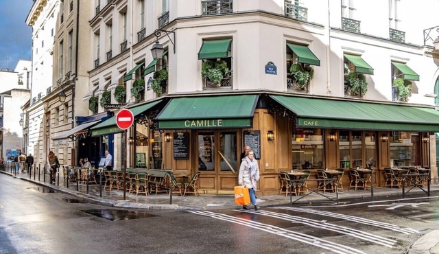 BLENDING ELEGANCE, COMFORT & AN EXCEPTIONAL LOCATION- RUE VIEILLE DU TEMPLE