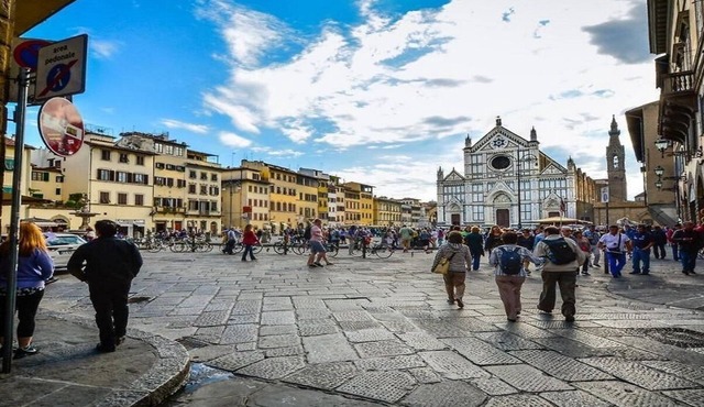 Blending Relaxation & Comfort on Via Dei Benci Inside 800-Year-Old Building