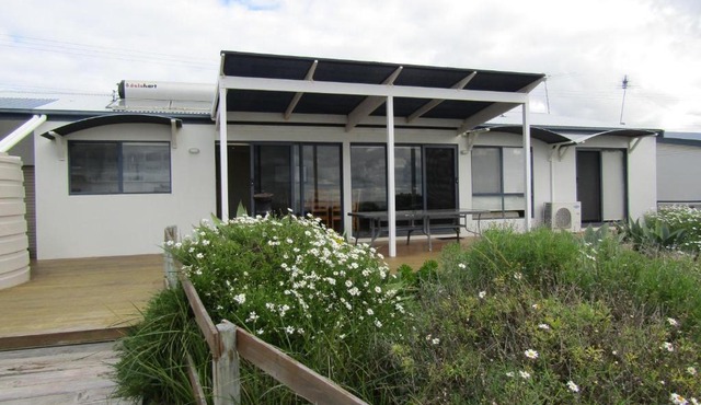 Bliss - Beachfront Sultana Point -