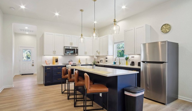 Blissful 5BR/3BA Haven Near Riverwalk & Downtown!