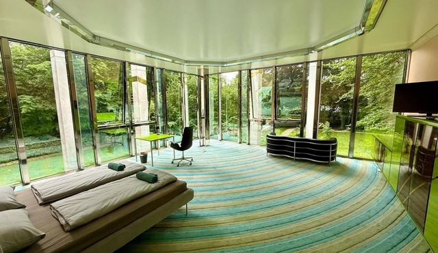 Blofeld's villa, sauna, mega tubs, lounge, library, park, bar, pool