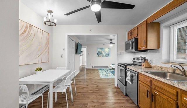 Bloomfield, Pittsburgh Large and Accessible 3Bedorom Apartment with Free Parking