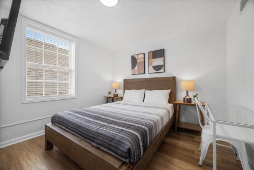 Bloomfield Pittsburgh F Stylish Cozy Private Bedroom, Shared Bathroom, with Free Parking