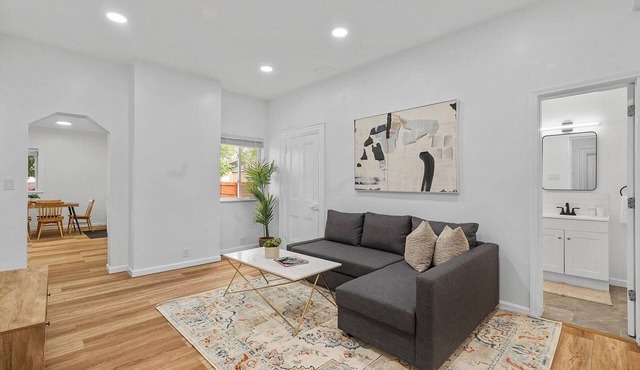 Bloomfield, Shadyside 2 Modern and Spacious Two Bedroom with Free Parking