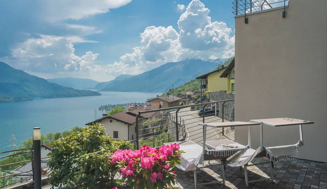 Blooms by the Lake - Four Bedroom Apartment, Sleeps 9