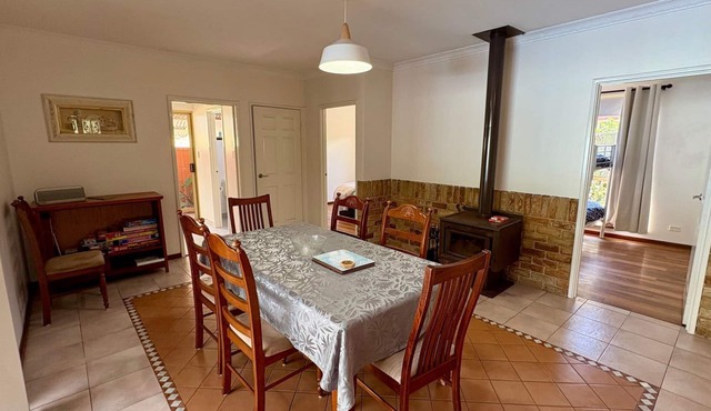 Blossom View is a comfortable holiday home in the heart of Nannup