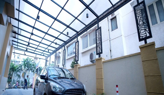 Blossoms Hotel and Service Apartment