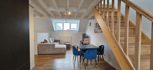 Blu shell house