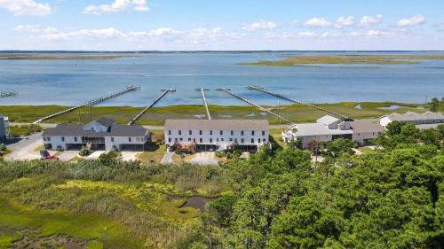 Blue Chair Bay - Waterfront townhome with Fishing pier!