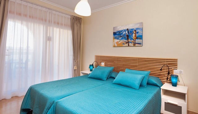 BLUE COYLE. New apartment a few meters from the beach and overlooking the m