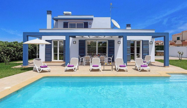 Blue Dream - Six Bedroom Villa, Sleeps 8