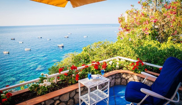 "Blue eyes" seaside villa