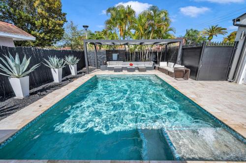 Blue Heaven Poolside Retreat Brickell Sleeps 13