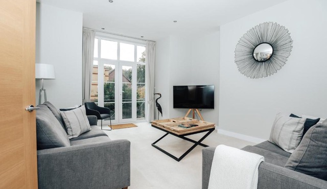 Blue Heron - 2 Bedroom Apt with 2 parking spaces