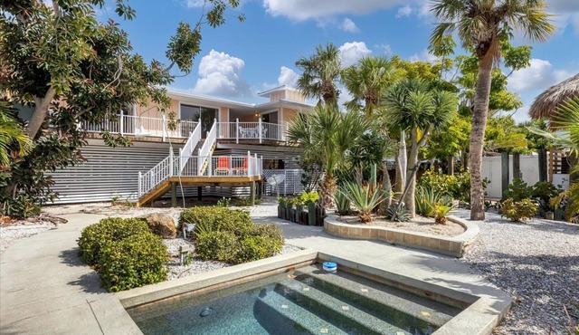 Blue Heron: Beach, Pool and boating!