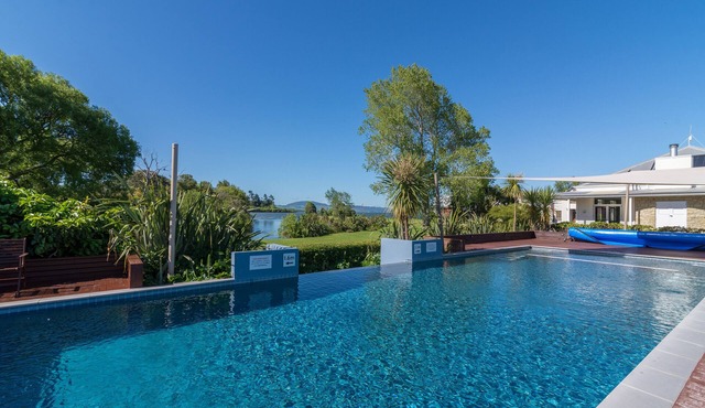 Blue Heron Lodge - Hamurana Holiday Home