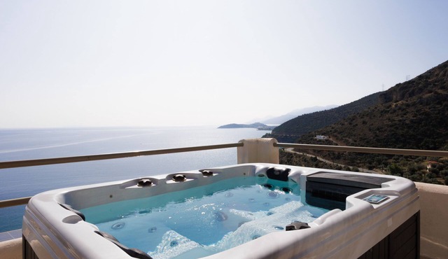 Blue Horizon - Moonstone Suite with Hot Tub