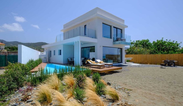 Blue Iris Luxury Beach Villa by Nomads