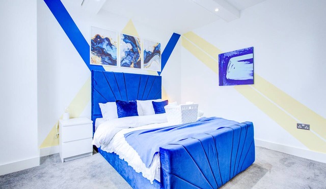 Blue Moon, 1 Bed High Street