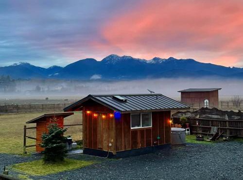 Blue Moon Tiny House Hot Tub Sauna MtnViews