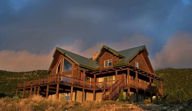 Blue Mountain Ranch: 7 Bedrooms, Sleeps 20