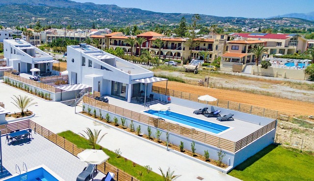 Blue oyster Beachfront villa, No car needed 2