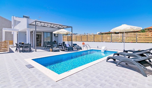 Blue oyster Beachfront villa, No car needed 6