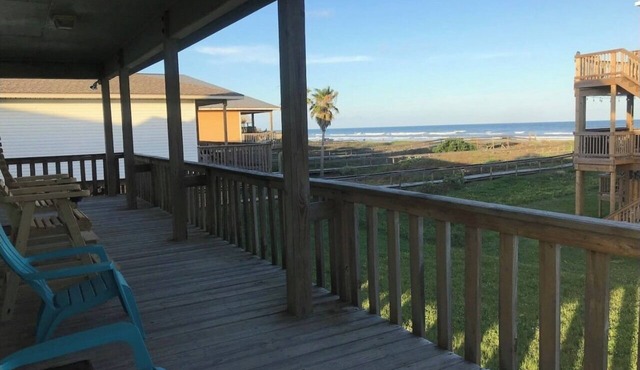 Blue Pelican-Amazing Views-30 Sec Walk to Beach-Pet Friendly