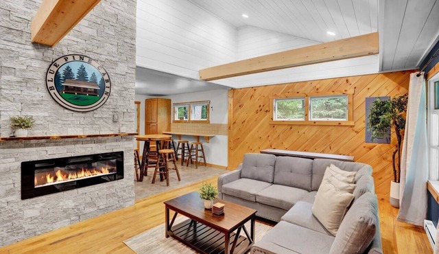 Blue Pine Cabin | Central Pocono Modern w/Hot Tub