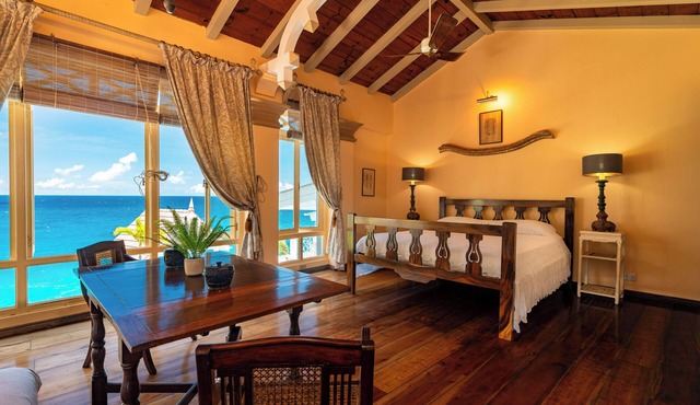 Blue Rhapsody Villa with Ocean View and Tropical Garden