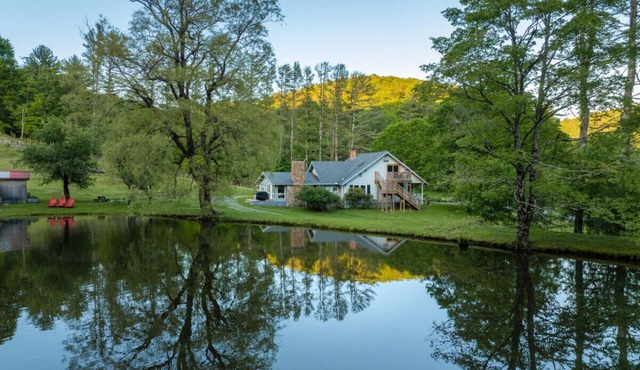 Blue Ridge Blowing Rock Farmhouse at Doe Creek, Hot Tub, Pond, Acres to Explore! Close to App Ski Mtn!