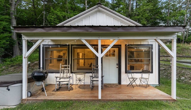 Blue Ridge Blowing Rock Clementine Cottage at Doe Creek - Hot Tub, Pond, Acres to Explore! Close to App Ski Mtn!