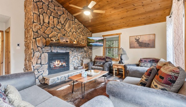 Blue River Escape | Private Sauna + Hot Tub