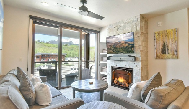 Blue River Flats Lookout: High-End Finishes w/Mountain Views