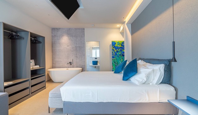 'Blue' Room with Mountain View, Shared Terrace and Air Conditioning