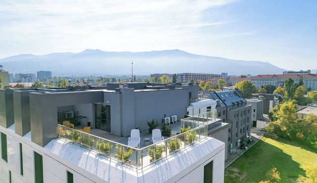 Blue Sky Penthouse | Private Parking spot | Panorama Views