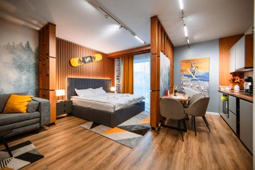 Blue Sky Studio with pool and spa
