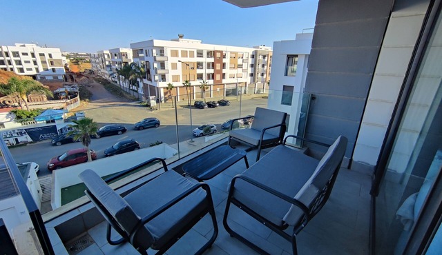 Blue Themed Vacation Condo close to the beach and with view on the pool