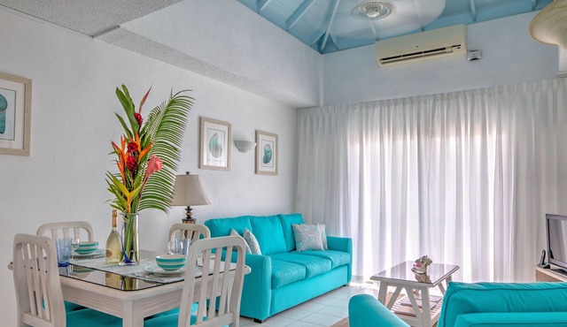 BLUE TURTLE - Breezy 1BR Rockley Condo near Accra & Worthing beach