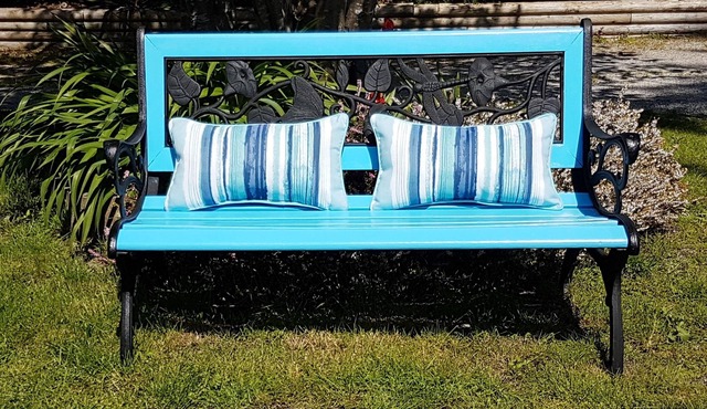 Blue Waters Cottage - Romantic, Hot Tub, View
