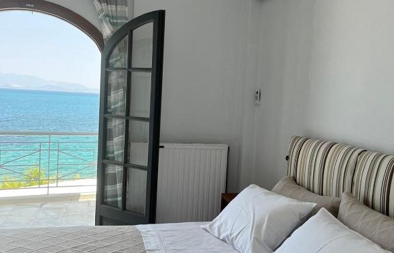 Blue Wave Apartment