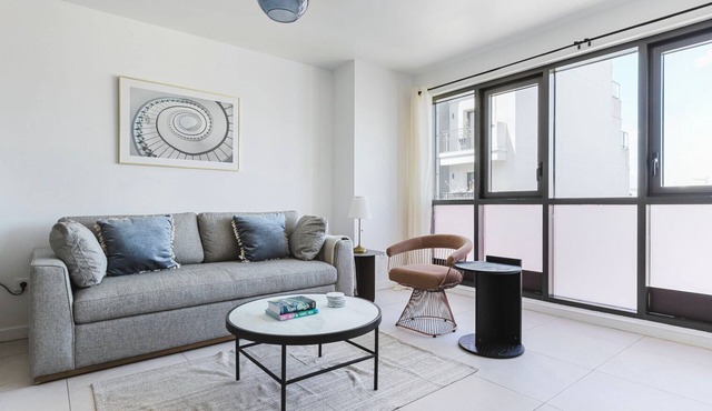 Blueground | Anatole-France, furnished & equipped