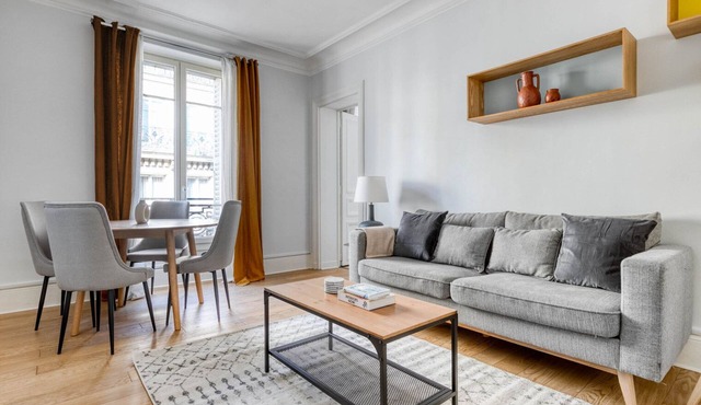 Blueground | Bastille, elev & intercom, nr Seine