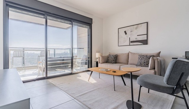 Blueground | Bitzaron, Spacious, Balcony (TLV-40)